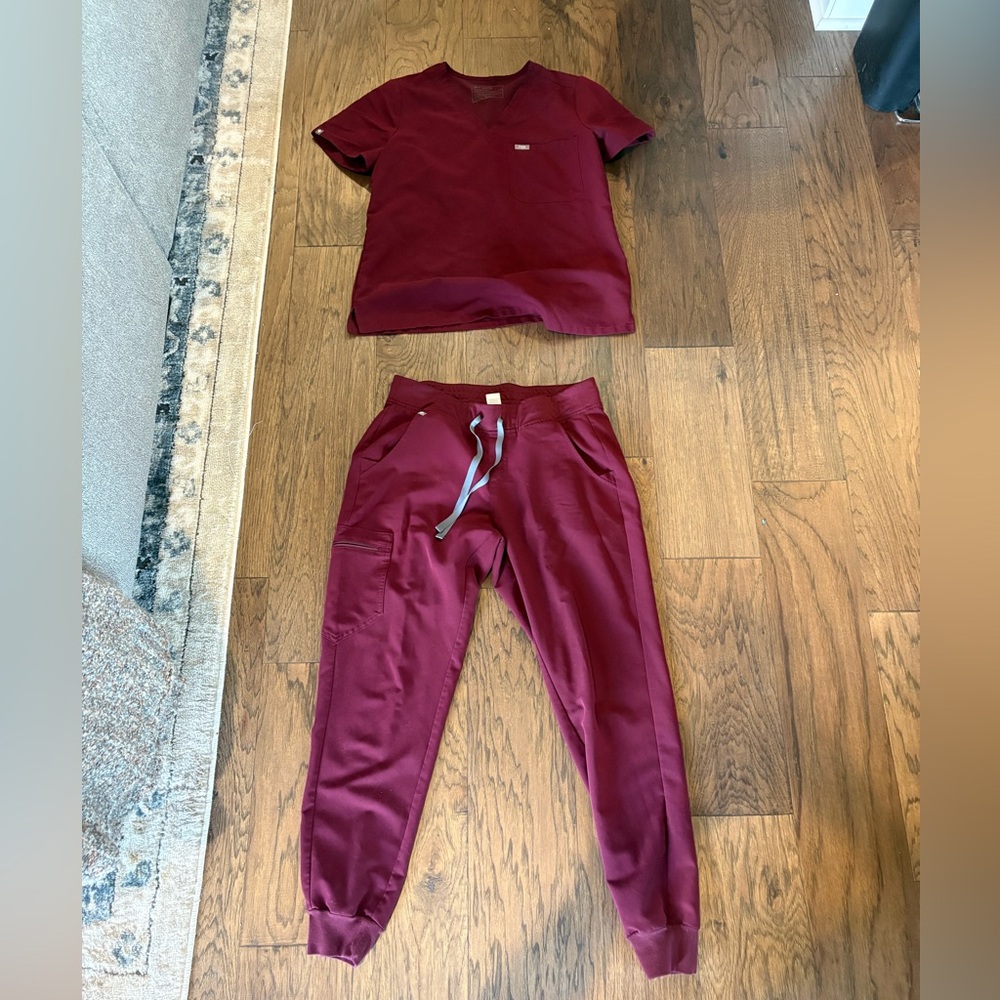 Figs Maroon Short Sleeve Top and jogger pants